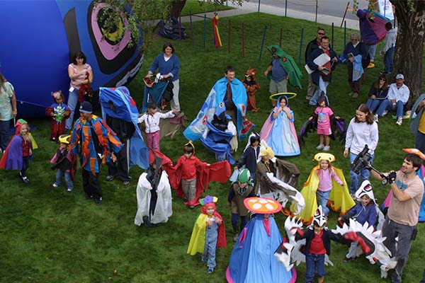 costume-parade_600x400